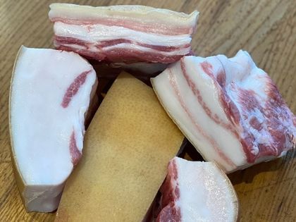 Соленое сало и буженина от «Романовской фермы»