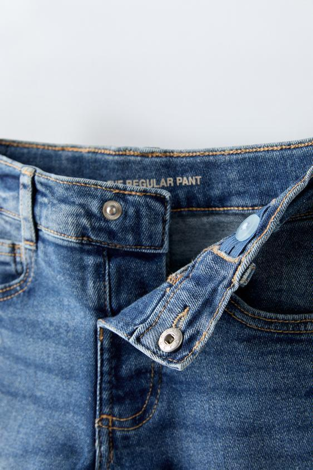 ZARA ДЖИНСЫ REGULAR FIT, ВЫЦВЕТШИЙ СИНИЙ