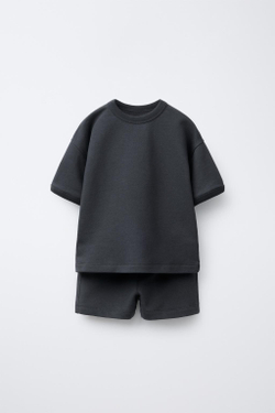 ZARA КОМПЛЕКТ ИЗ ФУТБОЛКИ И ШОРТОВ-ДЖОГГЕРОВ С ЛОГОТИПОМ, АНТРАЦИТОВО-СЕРЫЙ