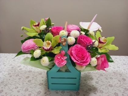 Корзиночка с цветами «Парижский шик»