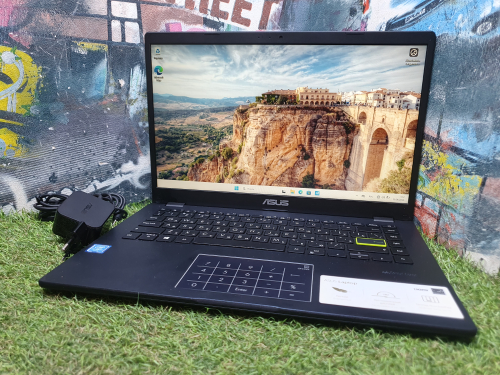 Ноутбук ASUS Celeron/4Gb/Vivobook Go 14 E410M E410MA-BV1183W