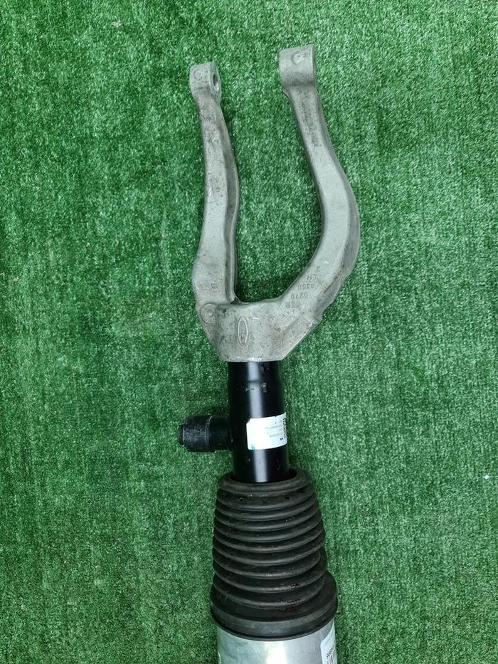 Стойка пневматическая левая Lixiang L9 (2022-н.в.)