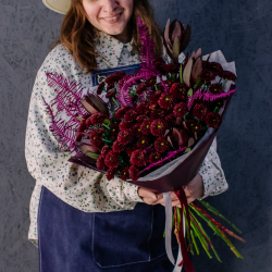 69. Темный стойкий букет с сантини и сафари