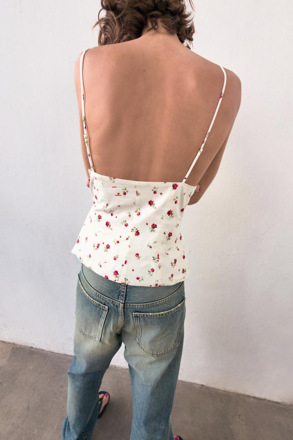 ZARA ТОП С БРЕТЕЛЯМИ И СКЛАДКАМИ, ЭКРЮ/КРАСНЫЙ