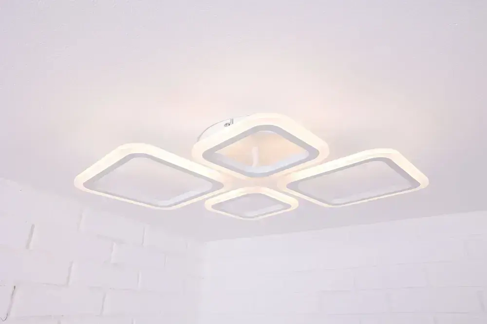 Люстра потолочная, светильник потолочный,Quedo-2+2 F, цвет белый, мощность: 72W. С Пультом в комплекте. Площадь освещения до 18м2. Люстра светодиодная