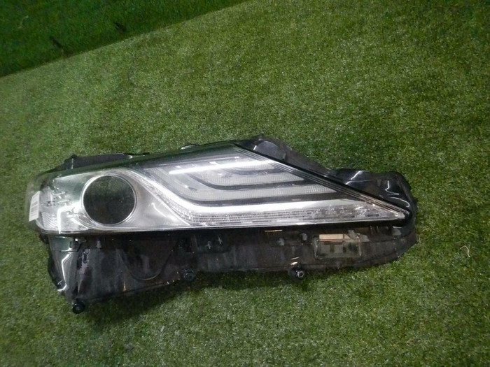 Стекло фары правое Toyota Camry xv70 (2017-2021)