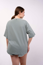 Оверсайз футболка со спущенным рукавом