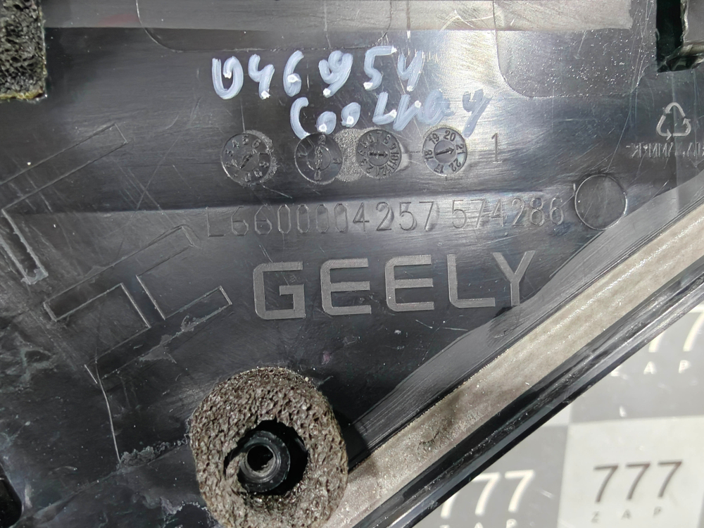 Накладка стойки двери задней левой Geely Coolray 19-нв Б/У Оригинал 6073057300