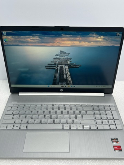 Ноутбук HP 15s-eq2016ur (3B4T4EA) 15.6"/AMD Ryzen 3 5300U/RAM 8 GB/SSD 512 GB/AMD Radeon Graphics/1920x1080/IPS/Windows 10/Подсветка кл-ры: нет/серебристый. Состояние: Уценка/большой след. на матрице от клавиатуры/не ориг. коробка