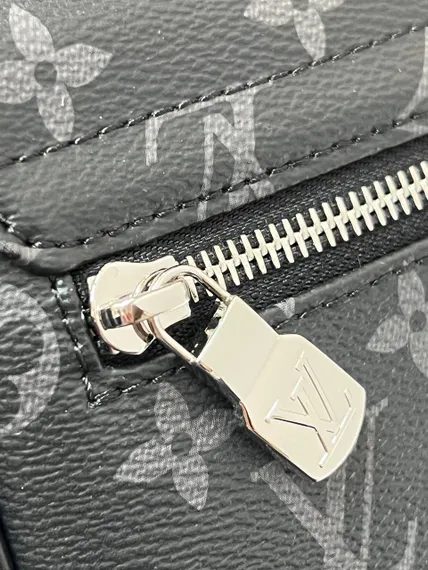 Сумка Louis Vuitton District PM Monogram Eclipse