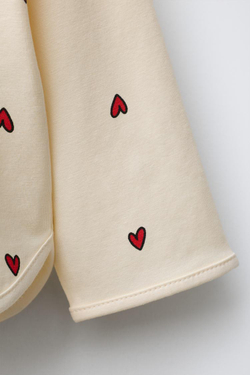 ZARA ФУТБОЛКА В ПОЛОСКУ С ВЫШИТЫМИ СЕРДЦАМИ, ЭКРЮ