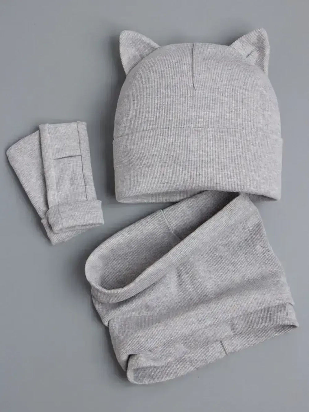 Шапка для девочки осенняя с митенками и снудом