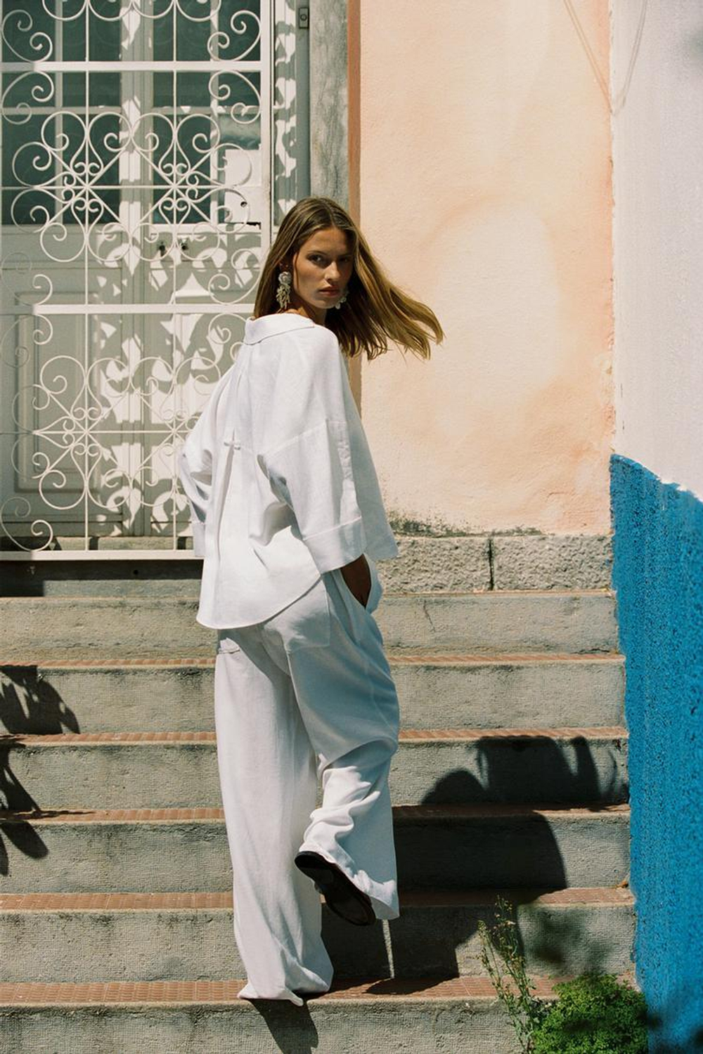 ZARA РУБАШКА ИЗ СМЕСОВОГО ЛЬНА С ШИРОКИМИ РУКАВАМИ, БЕЛЫЙ