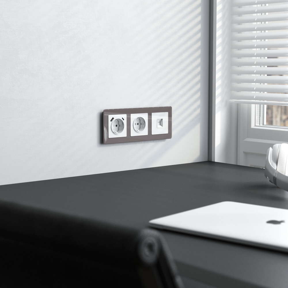 Розетка с заземлением, шторками и USB тип A+C (белый акрил)