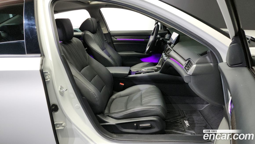 Honda Accord 10 Generation 2.0 Hybrid Touring (11.2021)