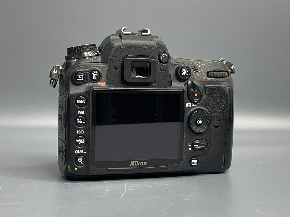 Nikon D7000 70.300 кадров