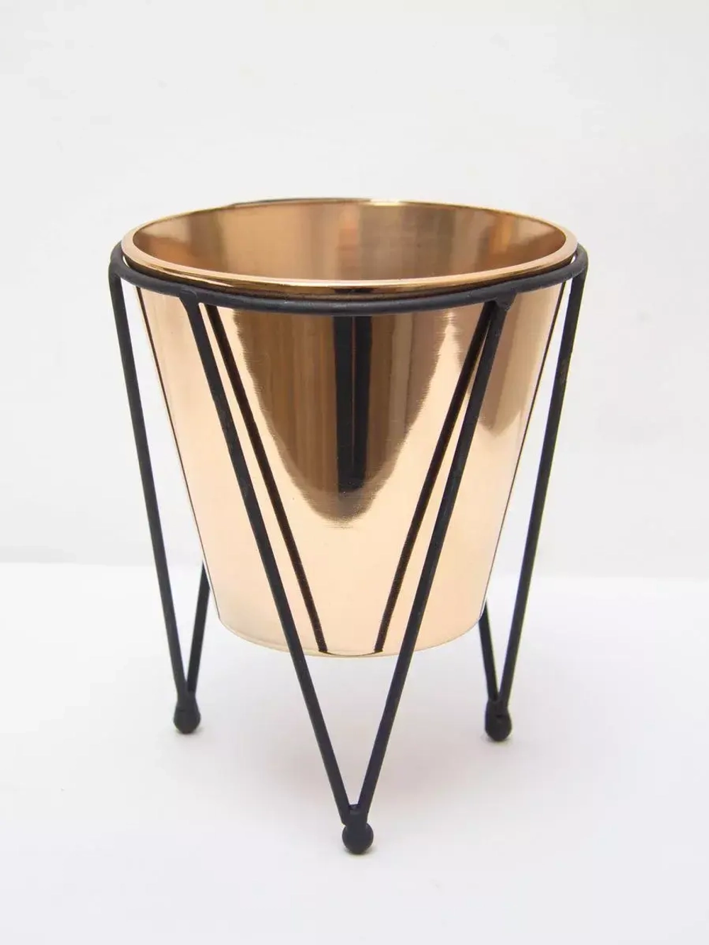 Кашпо металлическое на ножках 19*15,5 см