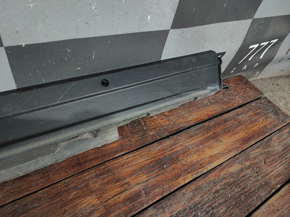 Накладка порога правого Toyota RAV4 V (XA50) 18-нв Б/У Оригинал 7585042031