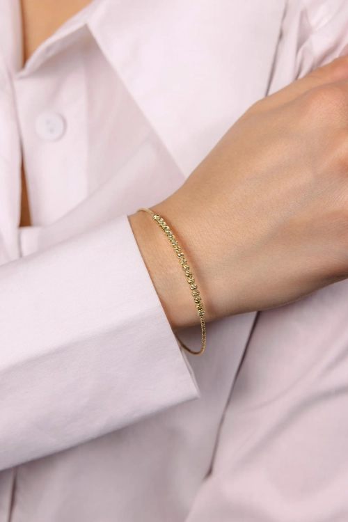 Жесткий браслет с шарами и алмазными гранями в золочении