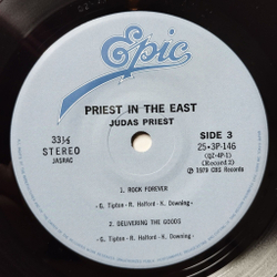 Винтажная виниловая пластинка LP Judas Priest In The East (Live In Japan) (Japan 1979) (Obi) плюс 7 дюймовка