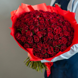 101 красная роза оформлении