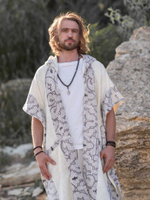 Накидка с капюшоном и орнаментом Аяуаска