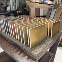 Выставочный Экспозитор AuraMetal 2k