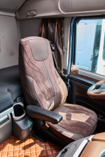 Чехлы Люкс DAF XF 106 (экокожа, коричневый цвет, коричневая вставка)