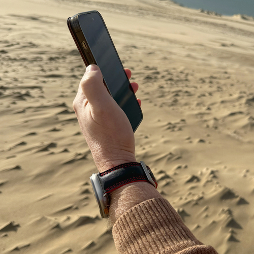 Ремешок для Apple Watch Ultra 49mm из кожи теленка черного цвета с красной строчкой