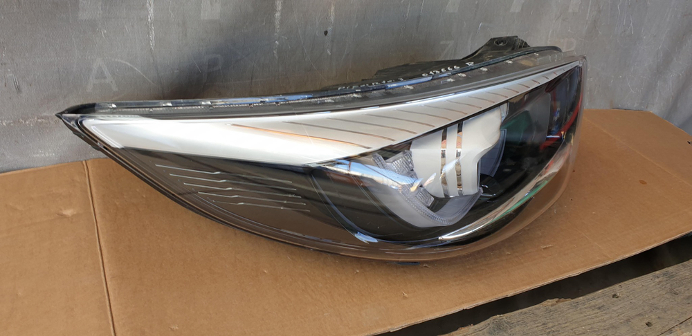 Фара правая Kia Picanto 3 (JA) 17-21 Б/У Оригинал 92102G6300