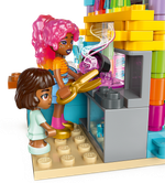LEGO Friends 42649 «Кондитерская в Хартлейк-Сити» — сладости, витрина и кафе