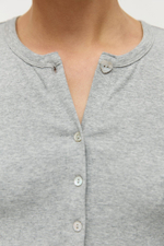 Лонгслив на пуговицах