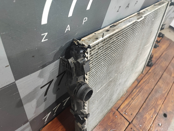 Радиатор двигателя Mercedes E-Class (W213) 16-нв Б/У Оригинал A0995007100