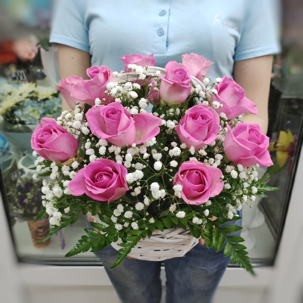 Корзина с 15 розовыми розами (Кения 40 см)