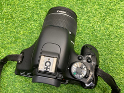 Canon 600D kit 18-55mm 3.5-5.6 IS II 7.500 кадров