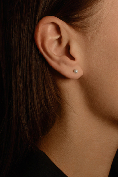 Серебряные серьги-пусеты с жемчугом 4 мм