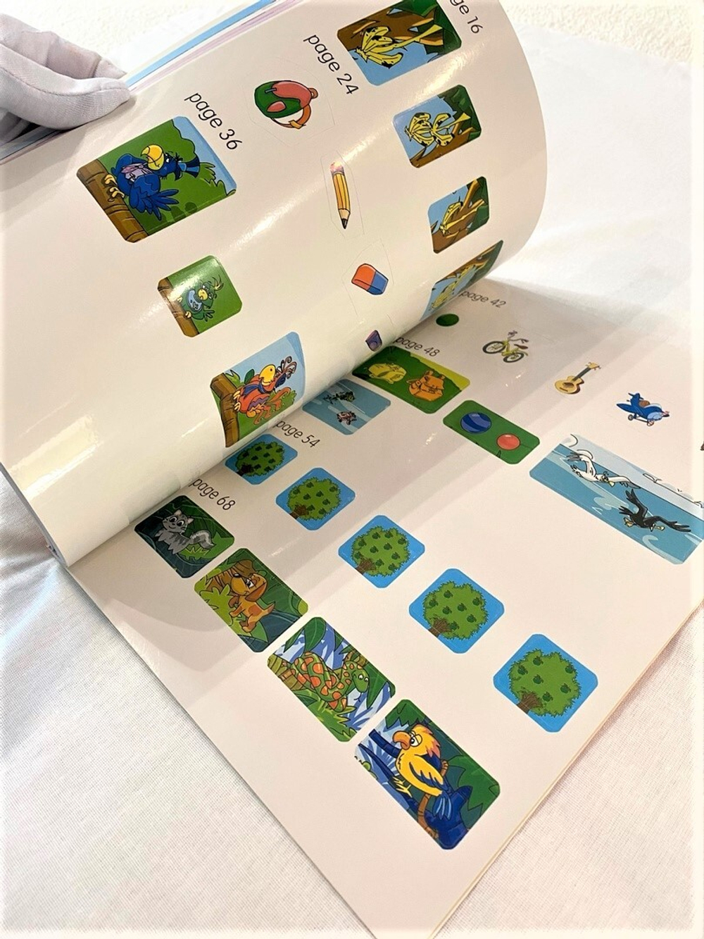 Наклейки входят в комплект