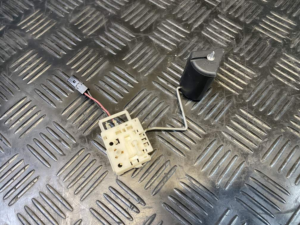 Датчик уровня топлива Yamaha FJR1300A RP13A 2010