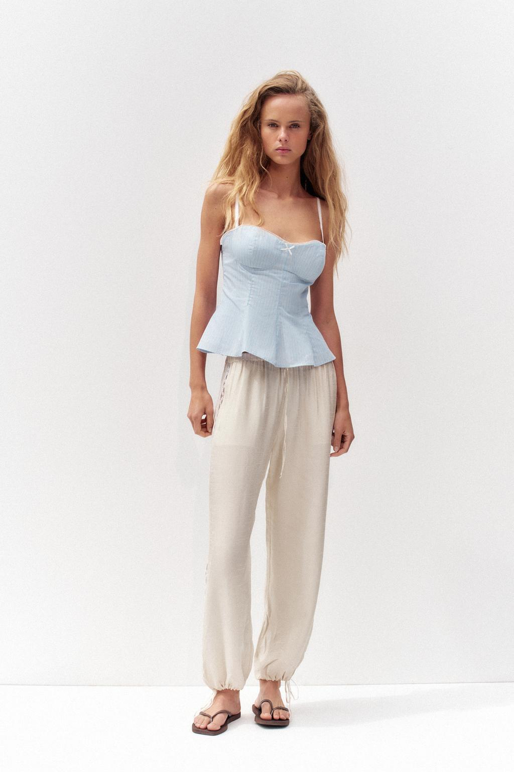 ZARA ТОП ИЗ ПОПЛИНА С БАСКОЙ И БАНТОМ, СИНИЙ/БЕЛЫЙ