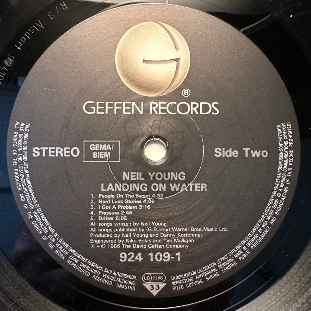 Neil Young - Landing On Water (Германия 1986г.)