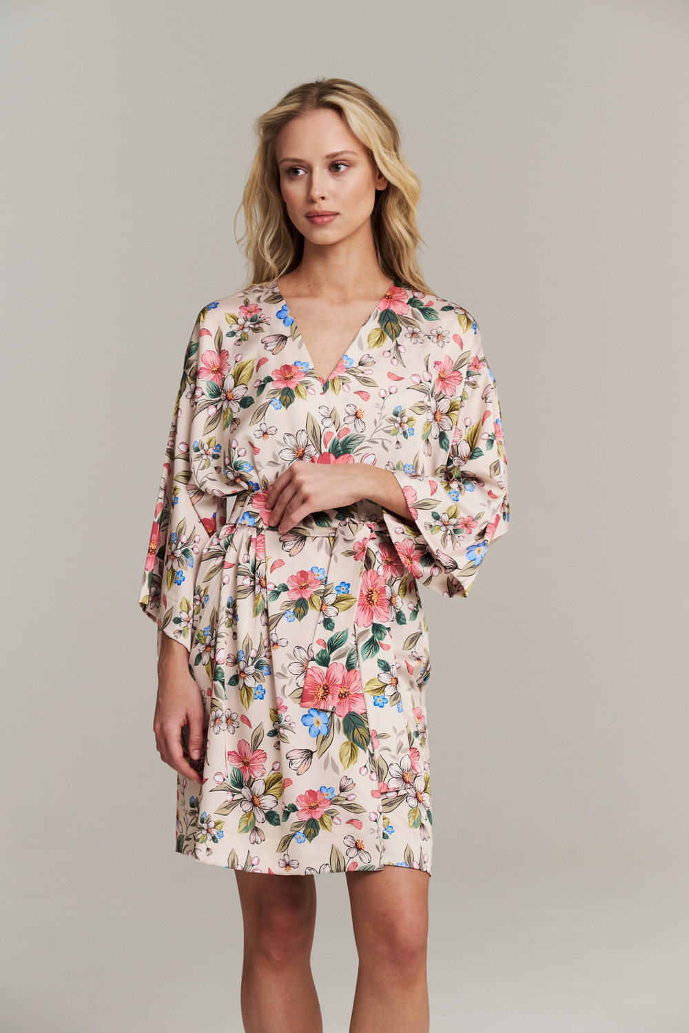 Шелковый халат-кимоно мини