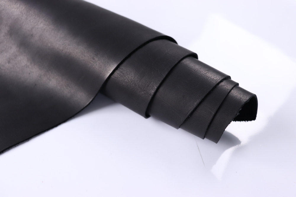 1,4-1,6 Кожа для верха обуви черная "Краст Коди"