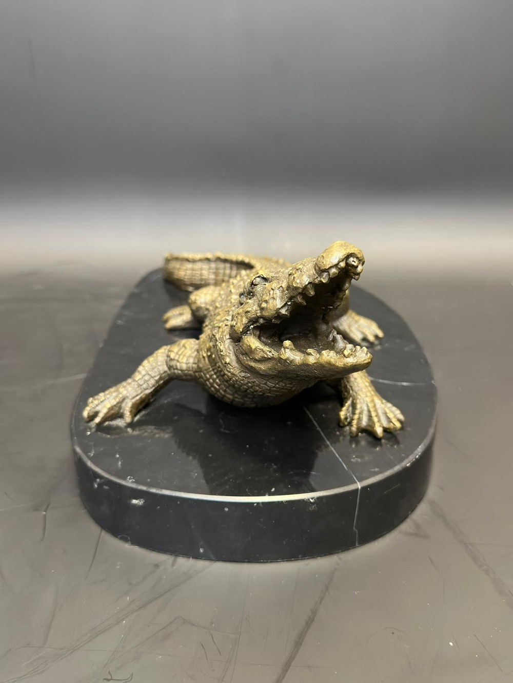 Бронзовая скульптура «Крокодил»