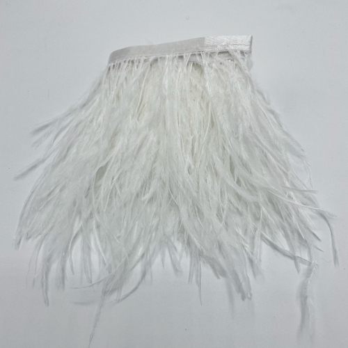 Перья страуса на ленте