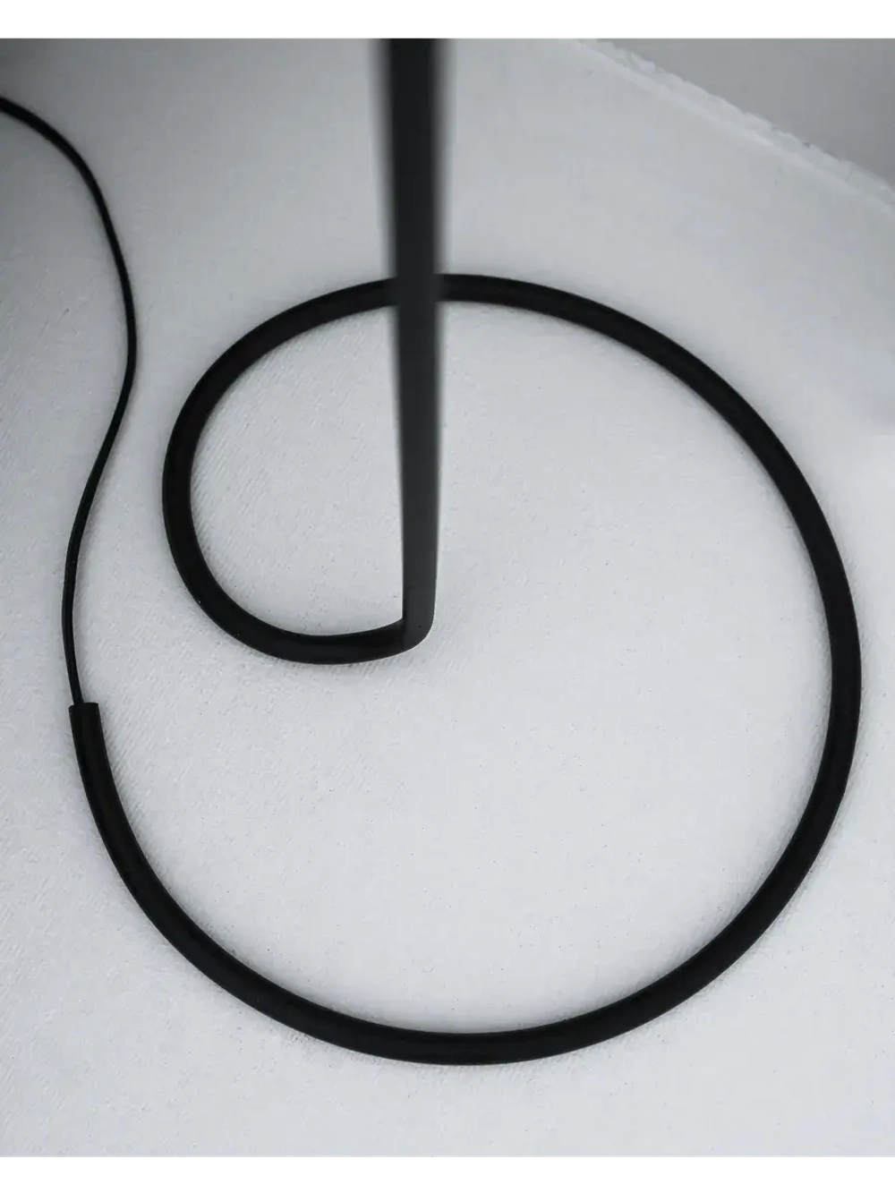 Торшер напольный с абажуром в гостиную современный