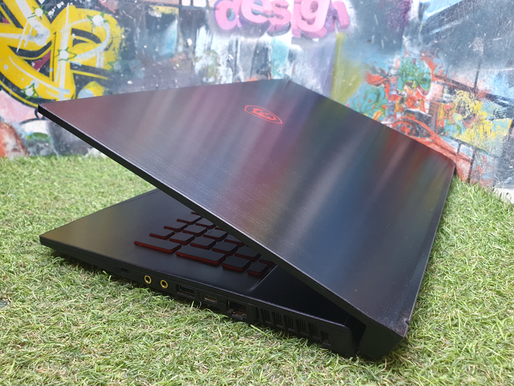 игровой MSI i7-9/8Gb/GTX 1650 Ti 4Gb/FHD/144Hz/GF75 Thin 9SCSR-452RU