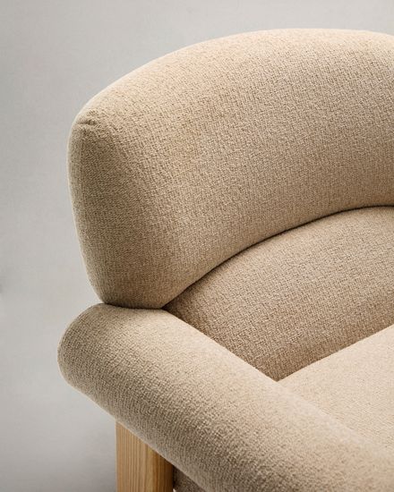 Кресло Cabana из бежевого шенилла с ножками в натуральной отделке Испания Lа Forma
