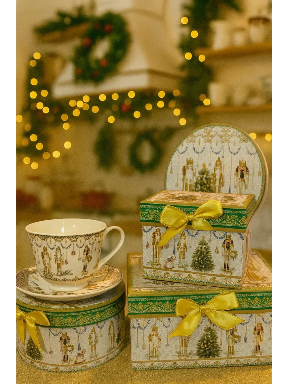 новогодняя чашка и блюдца щелкунчик