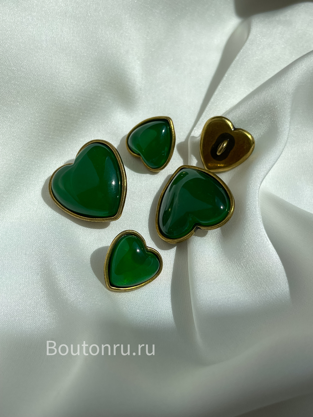 Пуговицы зеленые сердечки