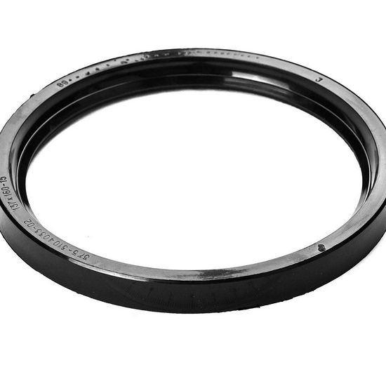 МТЗ запчасти. Люк облицовки, манжета вала, муфта переключения